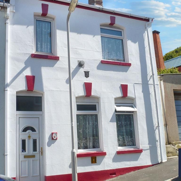 2 bedroom end of terrace house to rent - Photo 1