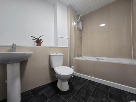 2 bedroom flat to rent - Photo 4
