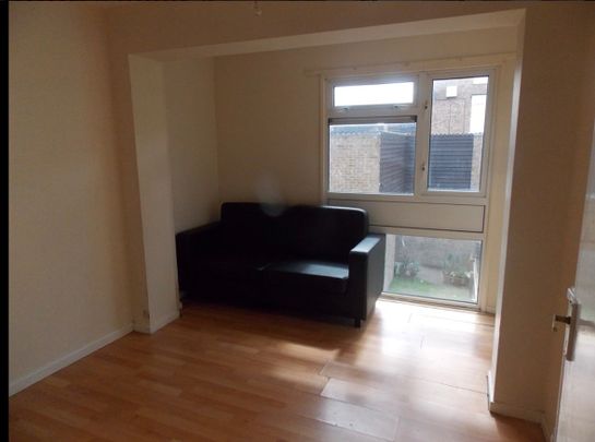 3 Bed Flat, Luton, LU2 - Photo 1
