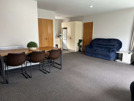 Spacious 2 Bedroom Unit - Photo 2