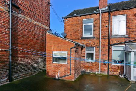 2 bedroom end of terrace house to rent - Photo 3