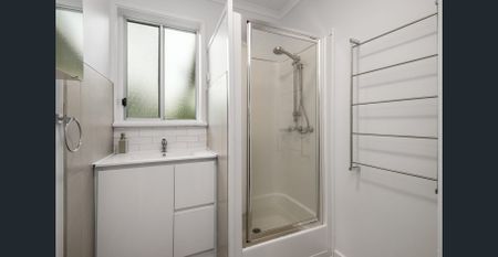 Just minutes from the beach with water included! - Photo 5