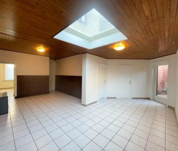 Gerenoveerde woning met 2 slaapkamers, terras, garage & staanplaats... - Photo 3