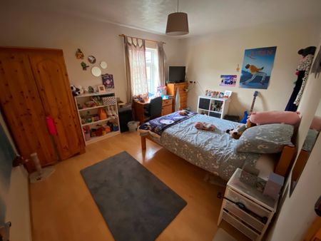 3 Bed Terraced House, Portswood Road, SO17 - Photo 3