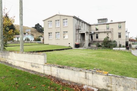 Small town living in Mataura - Photo 5