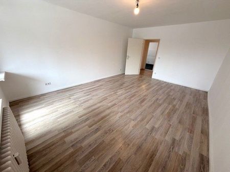 Hier können Sie Ihre Wohnideen verwirklichen - 2 Zimmer-Wohnung mit Balkon! - Photo 3