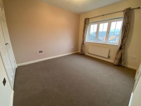 4 bedroom detached house to rent - Photo 3
