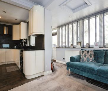 3 Bed Terraced House, The Martyrs Close, CV3 - Photo 5