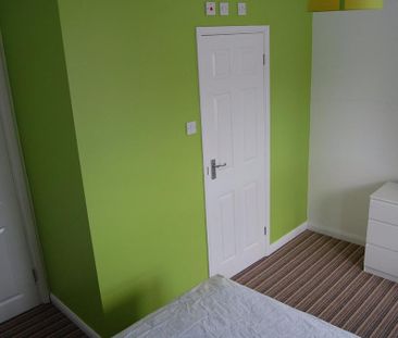 4 bedroom terraced house to rent - Photo 3