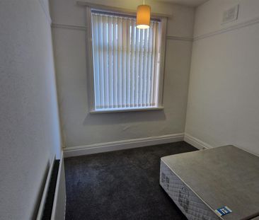 2 bed flat to rent in St Albans Crescent, Heaton - Photo 4