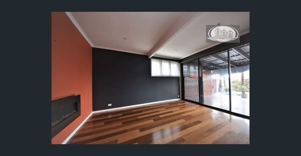 ENTERTAINERS DELIGHT SPACIOUS 4 BEDROOM HOME - Photo 1