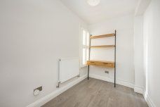 3 bedroom flat to rent - Photo 4