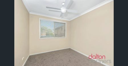 Three Bedroom Townhouse in Perfect Location! - Photo 2