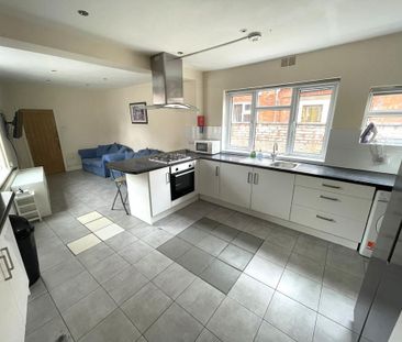 5 bedroom end of terrace house to rent - Photo 5