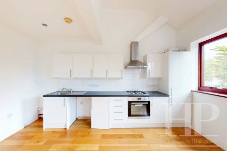Three Bridges Road, Crawley, RH10 - Photo 3