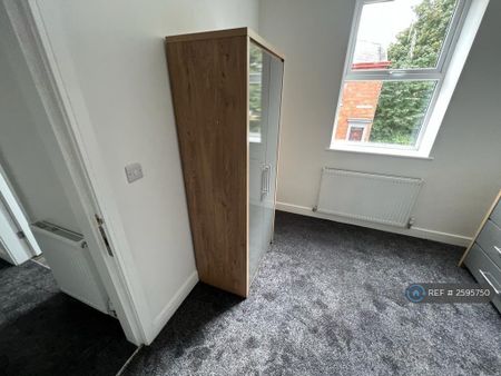 1 bedroom in a house share to rent - Photo 5