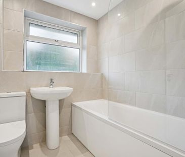 2 bedroom end of terrace house to rent - Photo 4