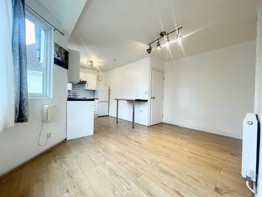105, Onslow Gardens, London, Property for rent - Photo 1