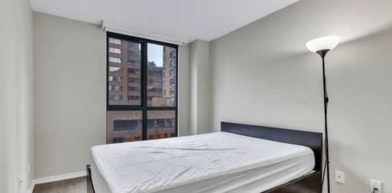 Beautifull 1-Bedroom + Den Condo + Parking (((READY TO MOVE-IN))) - Photo 2