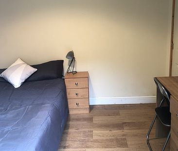 6 Bed Professional HMO - Photo 2