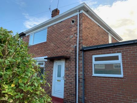 3 bedroom semi-detached house to rent - Photo 4