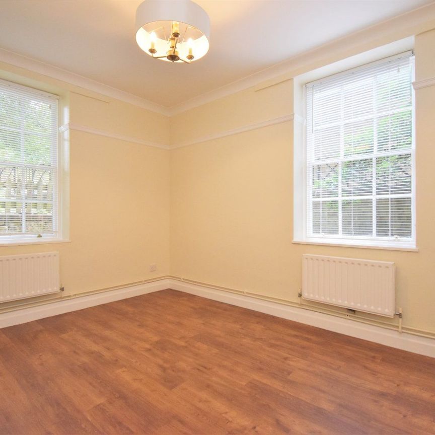 Point Close, London, SE10 - Photo 1