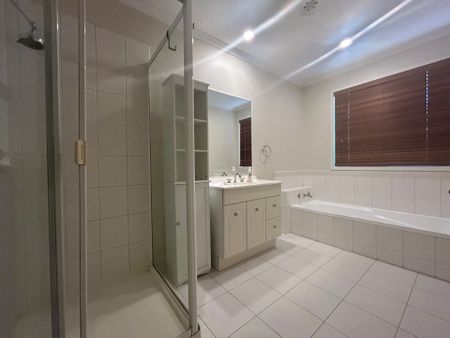 Parkside Living with Space, Comfort & Convenience! - Photo 5