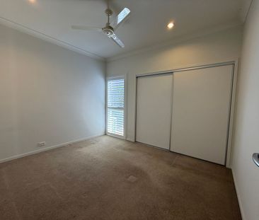 Stunning Lowset Home - Central Location!! - Photo 3