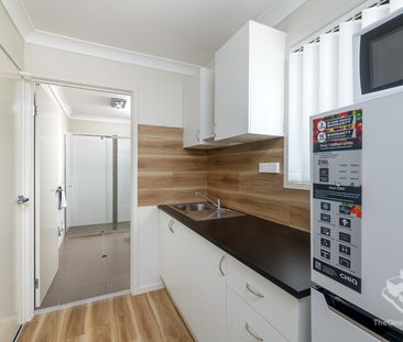Spacious Furnished Rental Incl Bills + WiFi - Photo 1