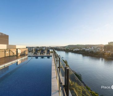 Modern City Living with Scenic Views in the Heart of South Brisbane - Photo 3