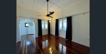 Charming Highset Queenslander - Great Location! - Photo 4