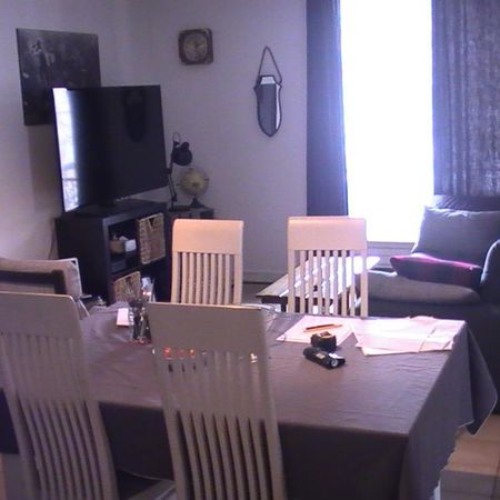 Beau 4 1/2 Vieux Longueuil style condo à louer - Béton - Photo 3