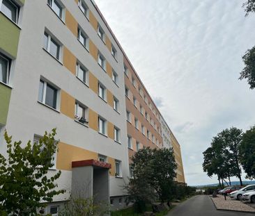 2-Zimmer-Wohnung mit Blick auf Gartenanlage und Stadt - Foto 1