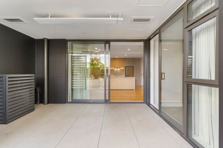 Luxury Apartment - Unbeatable Location - Photo 4