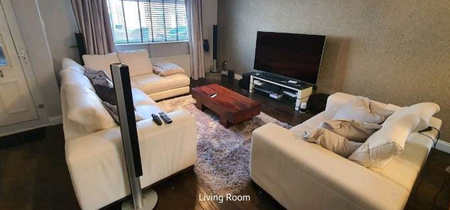 1 bedroom in a house share to rent - Photo 2