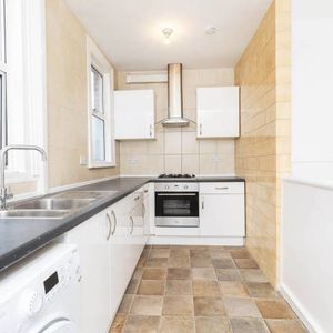 Modern Apartment - Photo 2