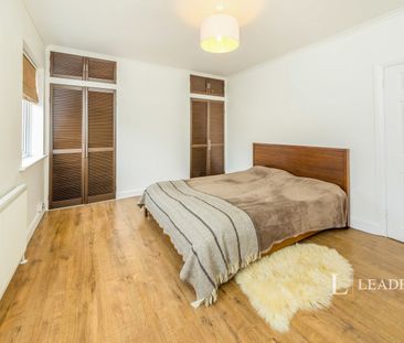 2 bedroom maisonette to rent Church Walk, Burgess Hill, West Sussex... - Photo 1