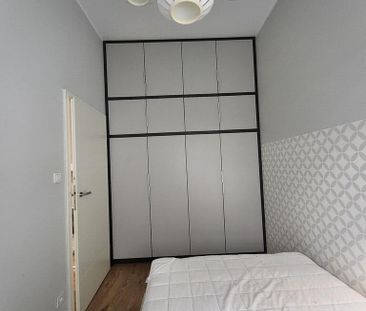 Komfortowe 2 pokoje w centrum z windą i piwnicą. - Photo 3