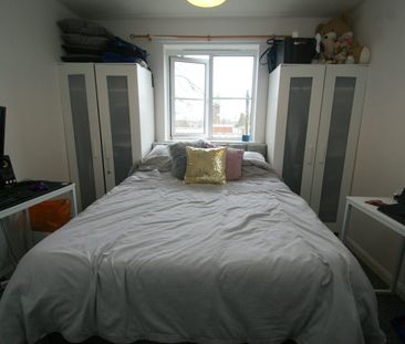 Flat to rent on - Photo 2