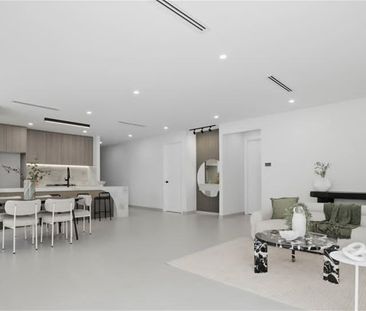 Contemporary Living with Space, Style and Convenience - Photo 2
