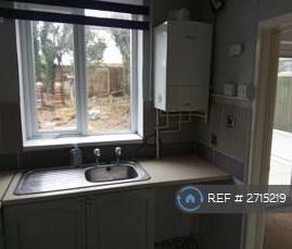 2 bedroom semi-detached house to rent - Photo 6
