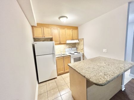 For Lease - 90 Twenty Fifth Street Unit# 32, Toronto, Ontario - Photo 2