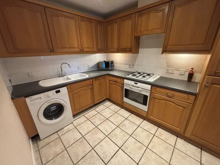 Deyncourt Gardens, Upminster, RM14 - Photo 5