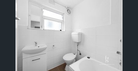 Amazing 2 bedroom apartment in central Windsor location - Photo 2