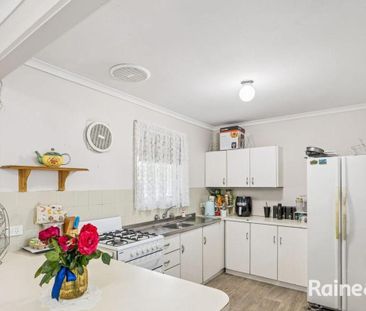 Modern 3 Bedroom Family Home! - Photo 4