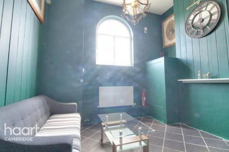 1 bedroom in a house share to rent - Photo 2