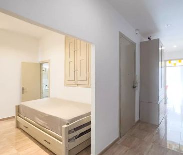 Bright 2-bedroom apartment with balcony and AC for rent in Ciutat Vella - Foto 3