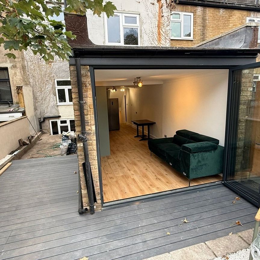 4 Bed Terraced House, London, E5 - Photo 1