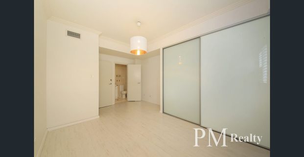 STUNNING TWO BEDROOM APARTMENT IN PRIME LOCATION - Photo 1