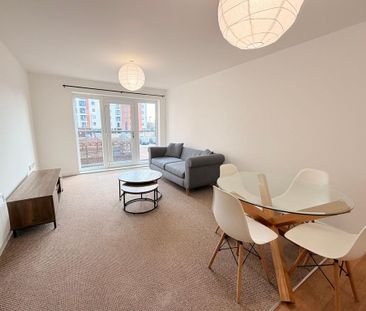 2 bedroom flat to rent - Photo 2